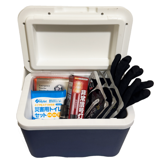 【J-BOXコラムVol.2】1日わずか3円の安心。防災のプロが監修した「車載専用」防災セットが選ばれる4つの理由。