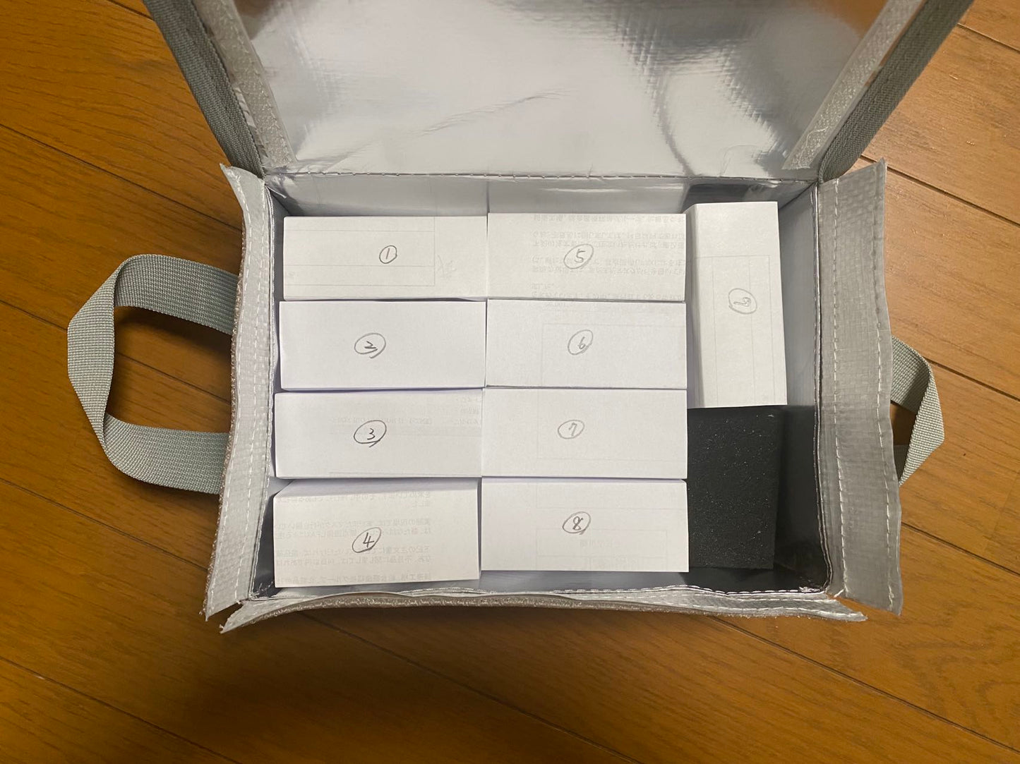 [Compatible with cooler bags procured by the Ministry of Health, Labor and Welfare, vaccines compatible with Omicron can also be used] Vial holder + inner bag set for Takeda vaccine (Novavacs) manufactured by Moderna 